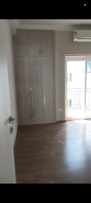 Room in 2.5 BHK Builder Floor at Central Park 3 Flower Valley, Sohna Sector 33 – for Rent