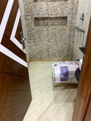 Furnished Amenities in 2 BHK Builder Floor at Ashok Nagar – for Rent