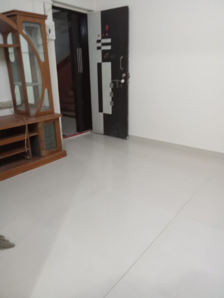 Room, adarsh-nagar-chs-uthalsar 1 Bedroom 560 Sq.Ft. Apartment In Uthalsar Thane 8697976