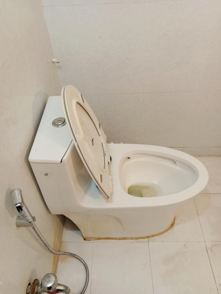 Bathroom, hiranandani-highland 3 Bedroom 1020 Sq.Ft. Apartment In Powai Mumbai 8697894