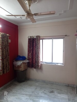 Room in 3 BHK Apartment at Prince Anwar Shah Road – for Sale