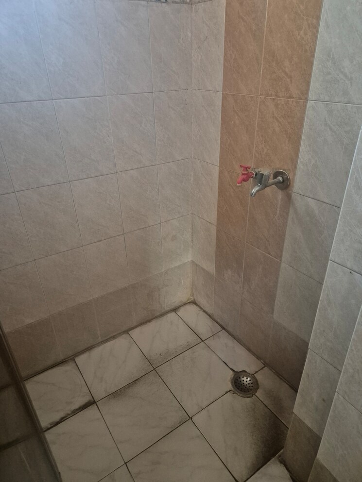 Bathroom, sector 10 greater noida 1.5 Bedroom 35 Sq.Yd. Apartment In Sector 10 Greater Noida Greater Noida 8698019