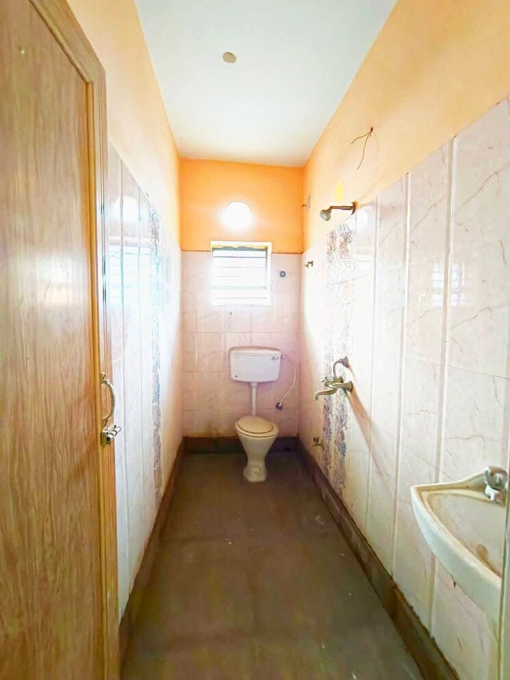 Bathroom, behala 2 Bedroom 735 Sq.Ft. Apartment In Behala Kolkata 8698087