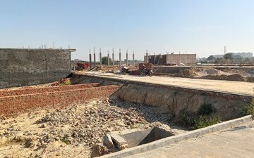 Plot For Sale in Laxmi Nagar