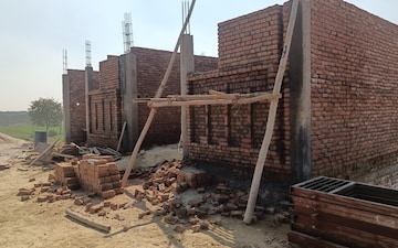 Plot For Sale in Laxmi Nagar