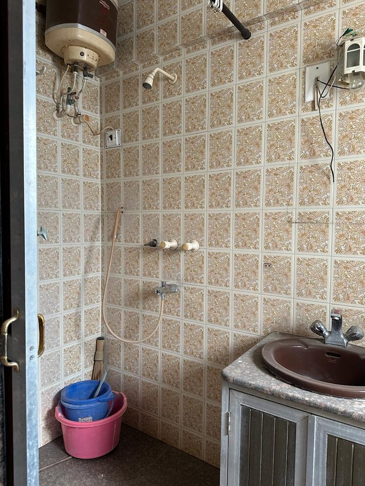 Bathroom, colaba 2 Bedroom 800 Sq.Ft. Apartment In Colaba Mumbai 8698063