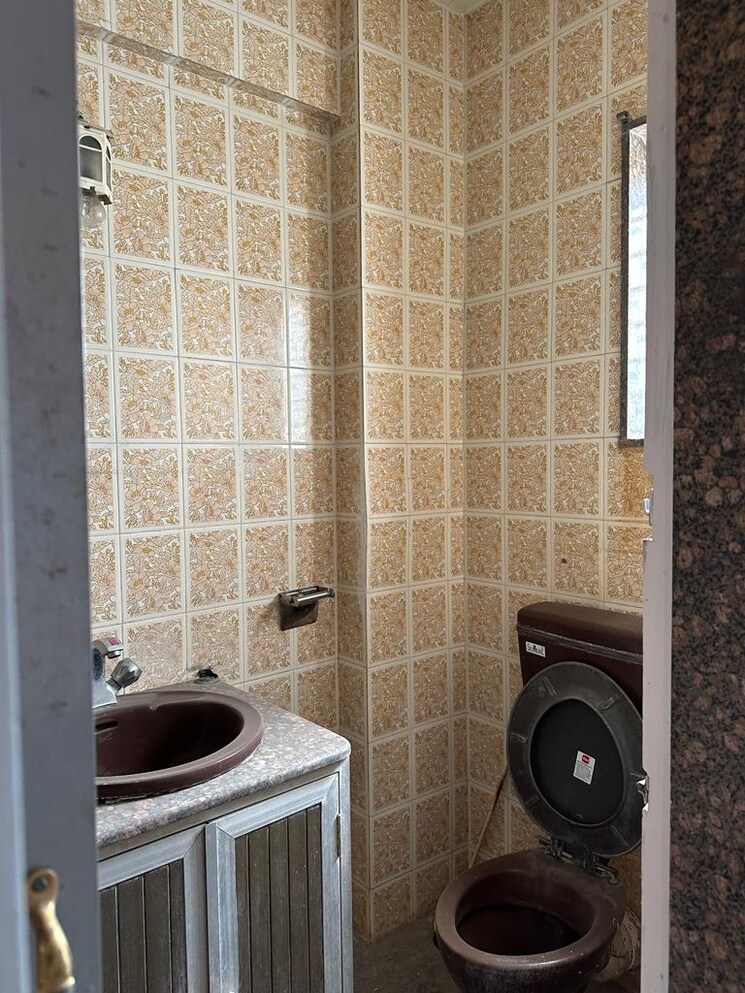 Bathroom, colaba 2 Bedroom 800 Sq.Ft. Apartment In Colaba Mumbai 8698063