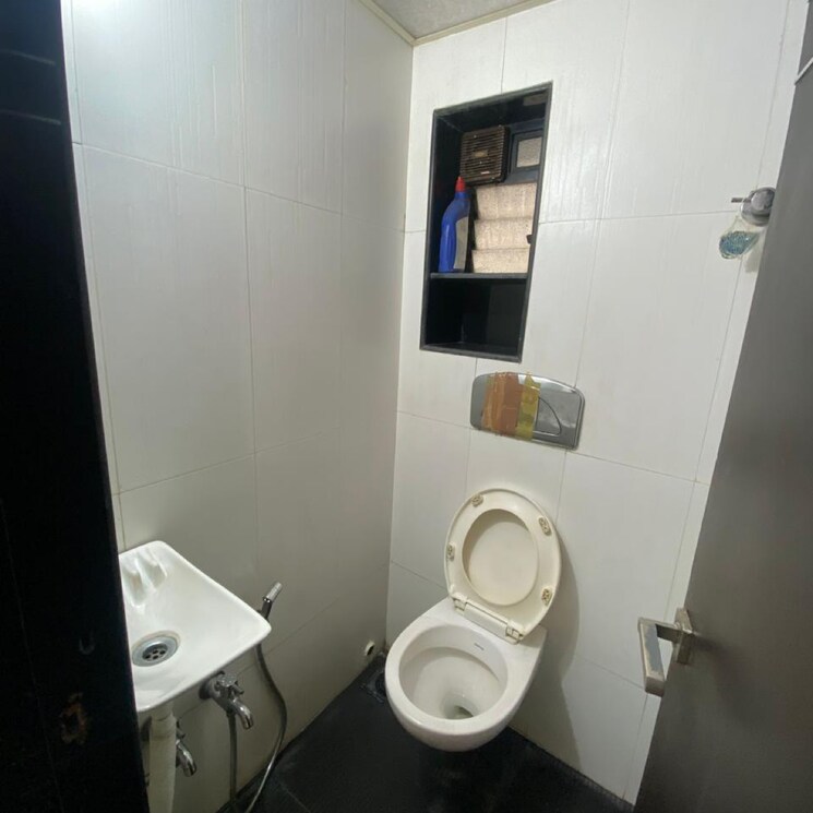 Bathroom, goregaon east 2 Bedroom 650 Sq.Ft. Apartment In Goregaon East Mumbai 8698084