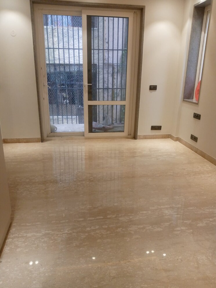 Room, kailash colony 5 Bedroom 5500 Sq.Ft. Apartment In Kailash Colony Delhi 8697891