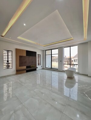 Room in 3.5 BHK Builder Floor at Sector 33 – for Sale