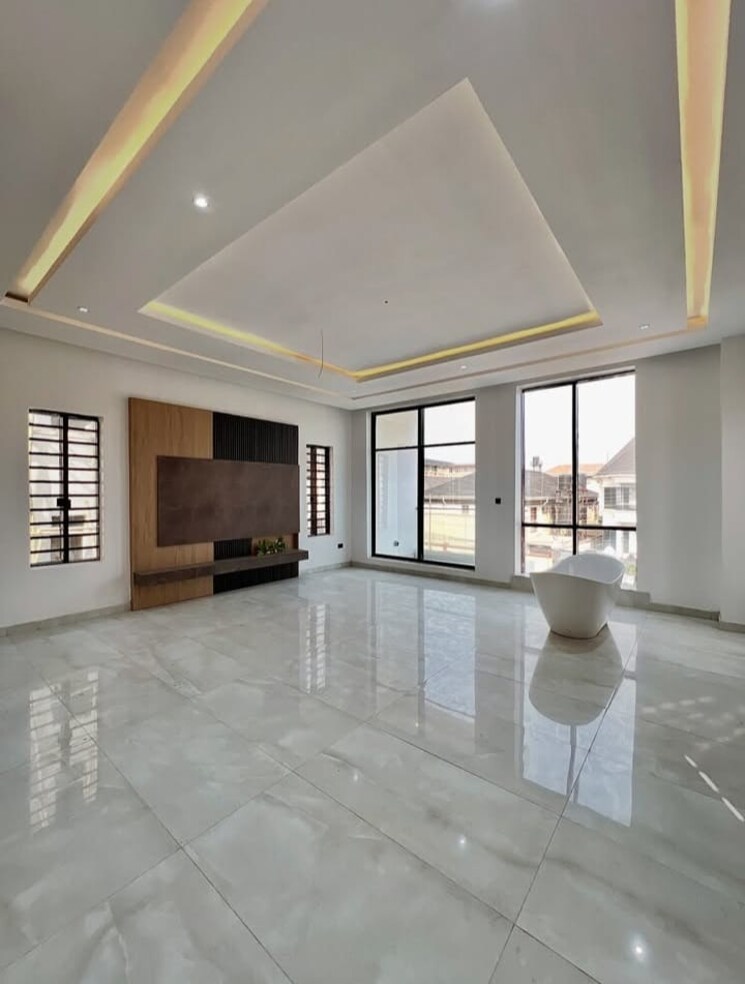 Room, sector 33 3.5 Bedroom 1300 Sq.Ft. Builder Floor In Sector 33 Faridabad 8698123