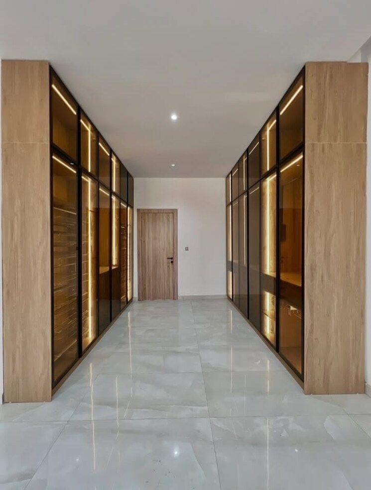 Room, sector 33 3.5 Bedroom 1300 Sq.Ft. Builder Floor In Sector 33 Faridabad 8698123