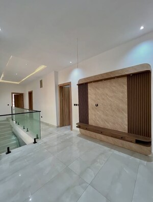 Room in 3.5 BHK Builder Floor at Sector 33 – for Sale