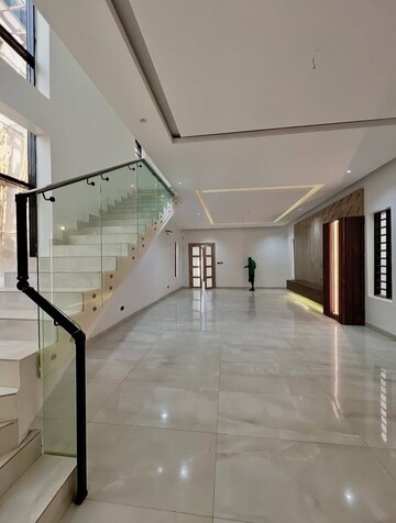 Staircase in 3.5 BHK Builder Floor at Sector 33 – for Sale