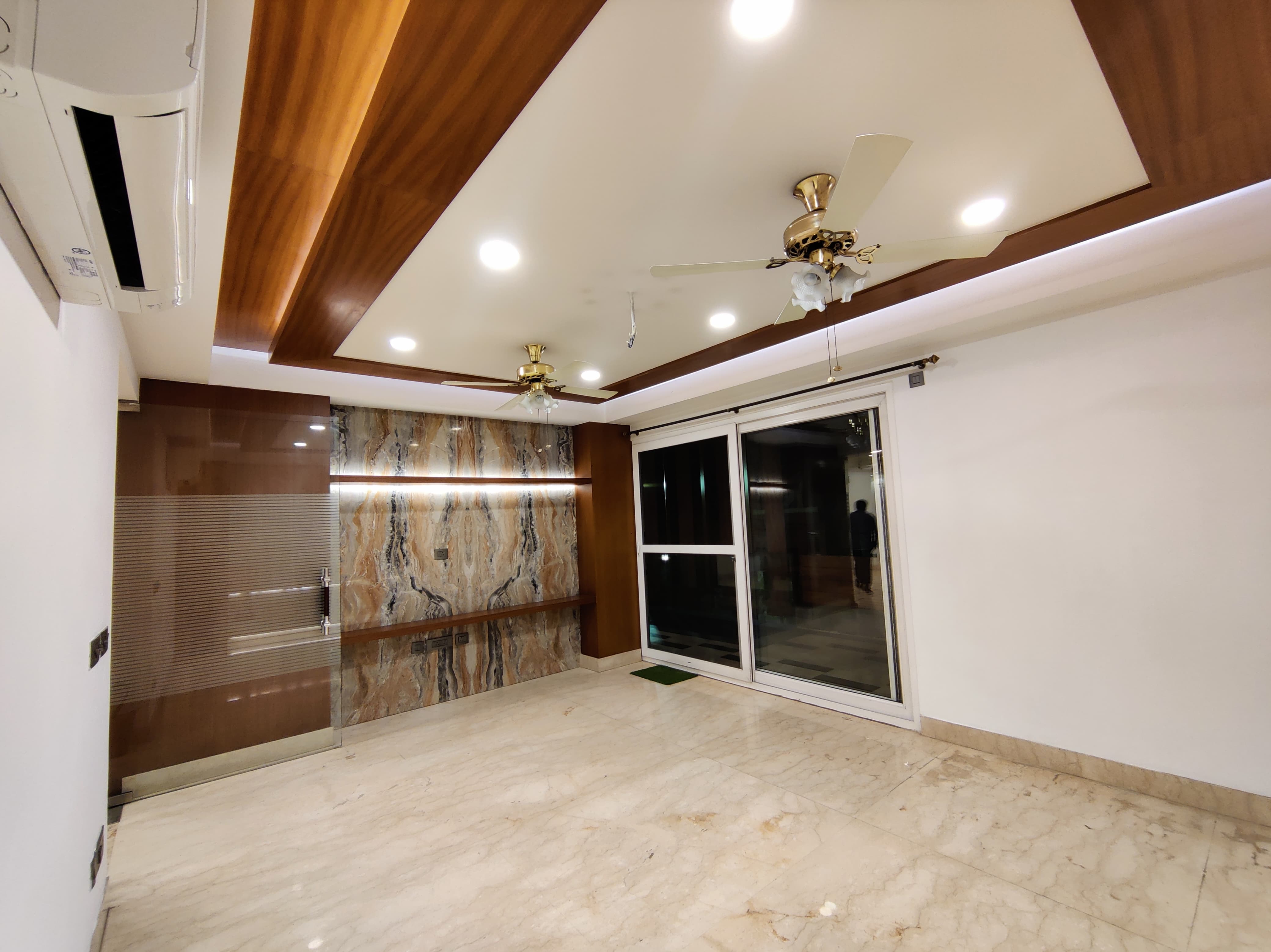 5 BHK + Pooja Room,Servant Room,Study Room,Extra Room Apartment For Sale in B Block Kailash Colony 