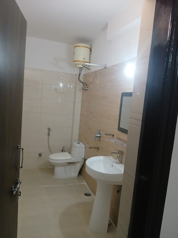 Bathroom in 3 BHK Builder Floor at Ardee Mall, Sector 52 – for Rent
