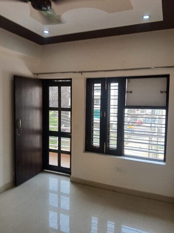 Room in 3 BHK Builder Floor at Ardee Mall, Sector 52 – for Rent
