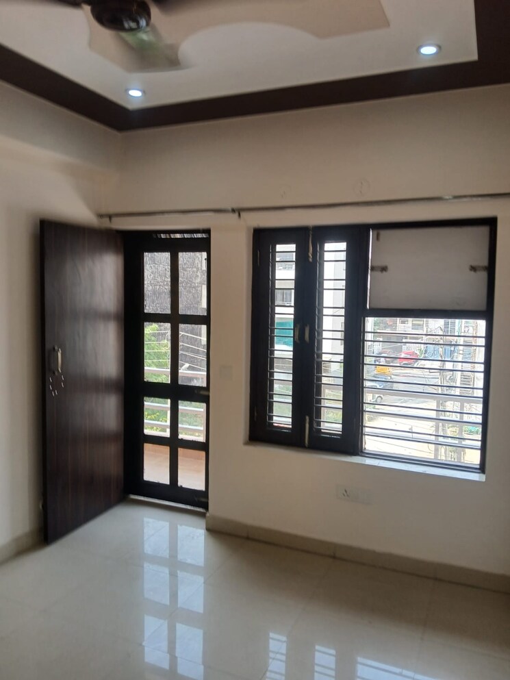 Room, ardee-mall 3 Bedroom 2400 Sq.Ft. Builder Floor In Sector 52 Gurgaon 8698135