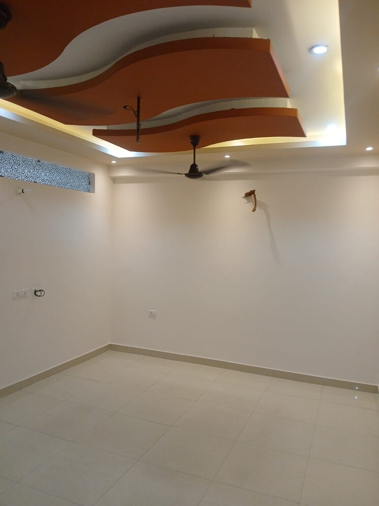 Room, ardee-mall 3 Bedroom 2400 Sq.Ft. Builder Floor In Sector 52 Gurgaon 8698135