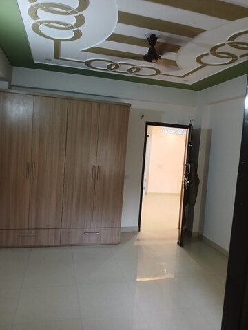 Building Lobby in 3 BHK Builder Floor at Ardee Mall, Sector 52 – for Rent