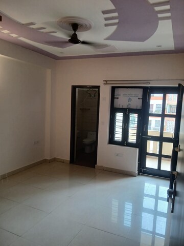 Room in 3 BHK Builder Floor at Ardee Mall, Sector 52 – for Rent