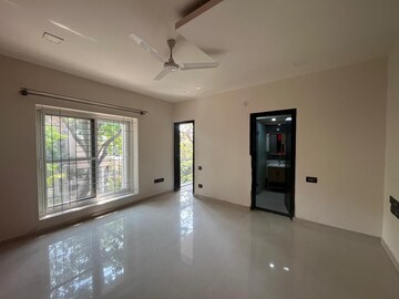 Room in 3 BHK Apartment at Langford Town – for Rent