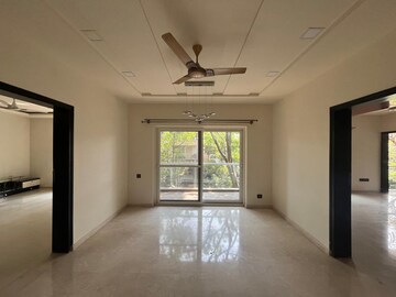 Room in 3 BHK Apartment at Langford Town – for Rent