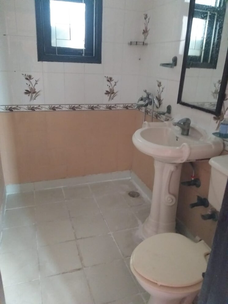 Bathroom, gaur-green-city 3 Bedroom 1330 Sq.Ft. Apartment In Indrapuram Ghaziabad 8698216