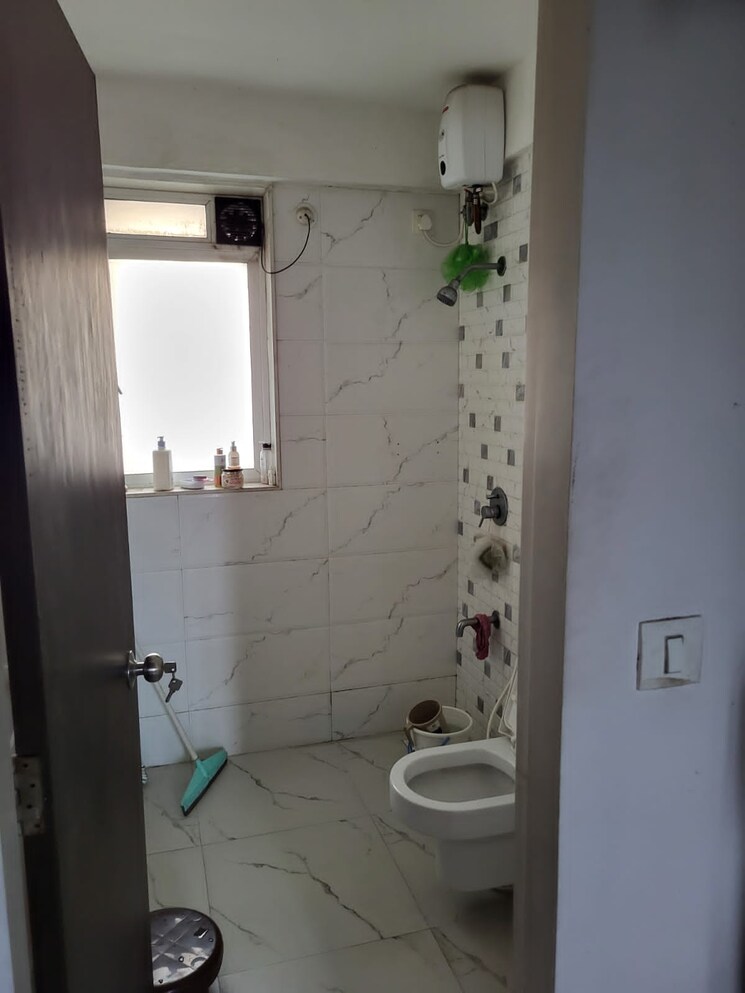 Bathroom, hiranandani-maitri-park 2 Bedroom 720 Sq.Ft. Apartment In Chembur Mumbai 8698204