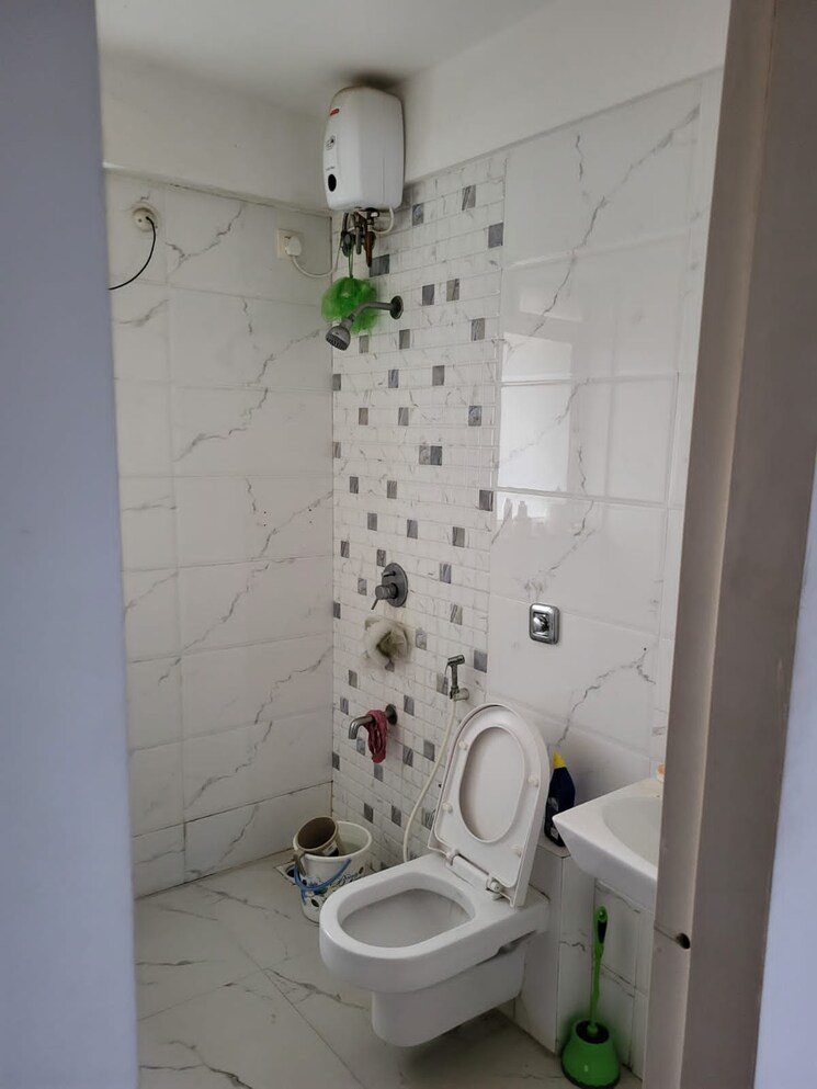 Bathroom, hiranandani-maitri-park 2 Bedroom 720 Sq.Ft. Apartment In Chembur Mumbai 8698204