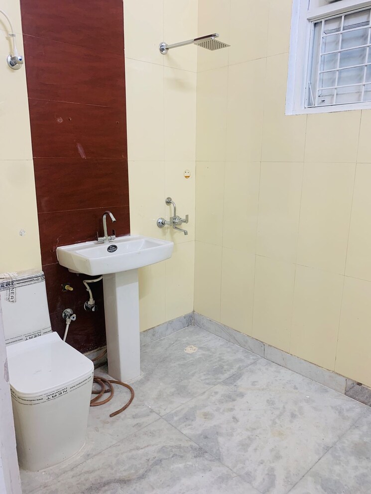 Bathroom, sector 37 2 Bedroom 250 Sq.Yd. Builder Floor In Sector 37 Faridabad 8698371