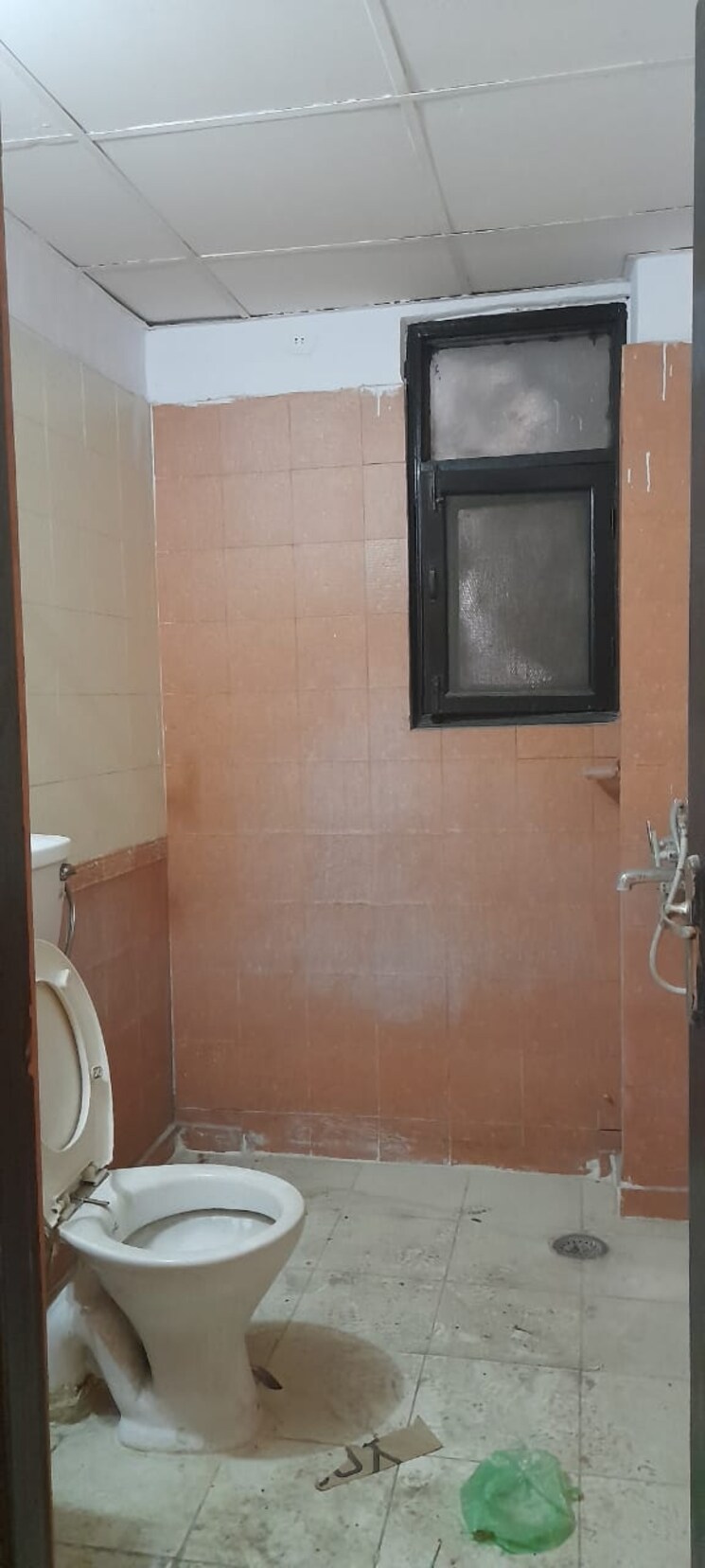 Bathroom, gaur-green-city 3 Bedroom 1470 Sq.Ft. Apartment In Indrapuram Ghaziabad 8698294