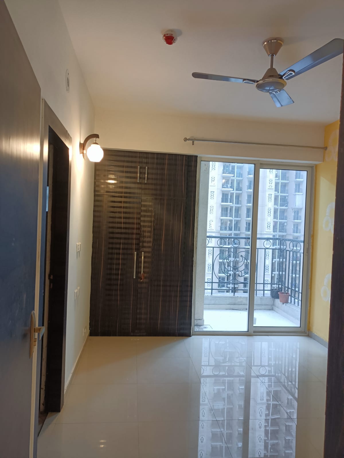 3 BHK + Pooja Room Apartment For Rent in Gaur Green City