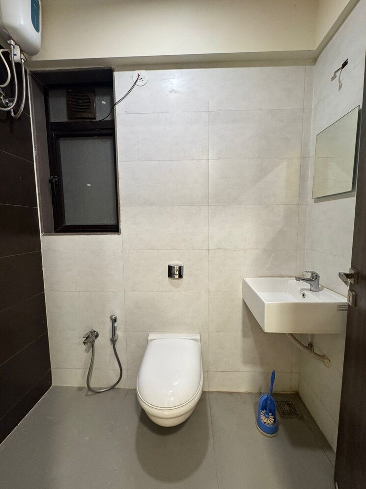 Bathroom, sindhi-society 2 Bedroom 750 Sq.Ft. Apartment In Chembur Mumbai 8698365