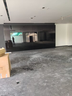  Showroom – Entrance View at Green Park - for Rent