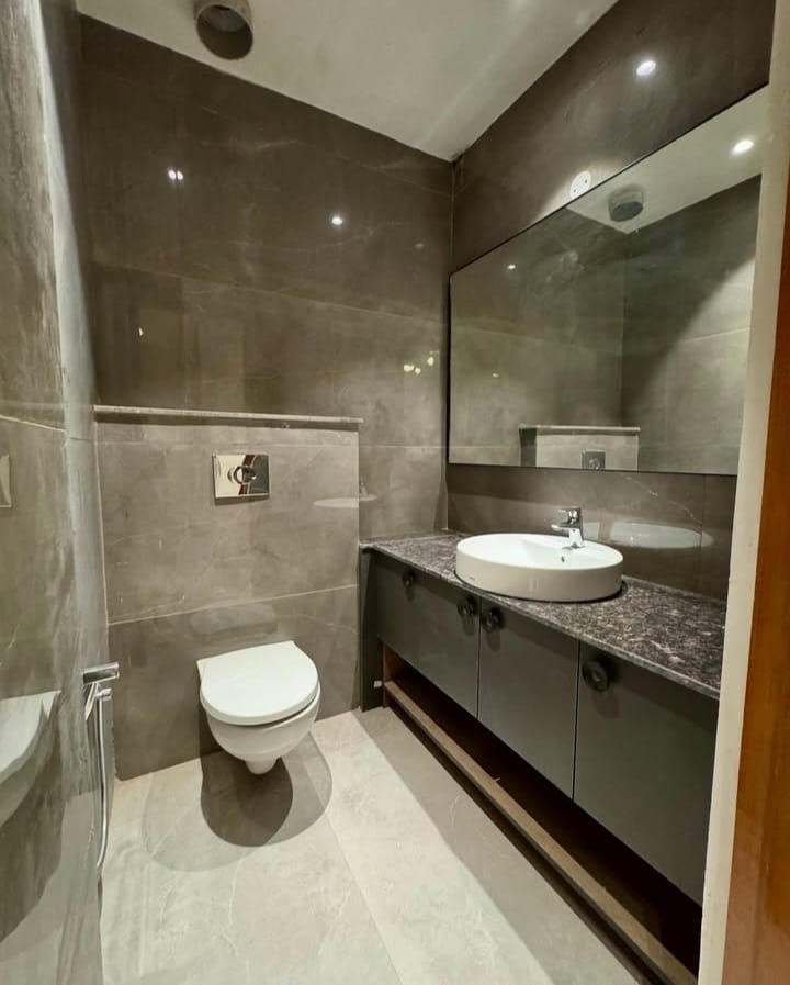 4 BHK + Pooja Room,Extra Room Builder Floor For Sale in Building Floor