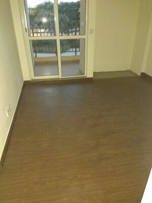 Room in 3 BHK Apartment at Jaypee Greens Kosmos, Sector 134 – for Sale