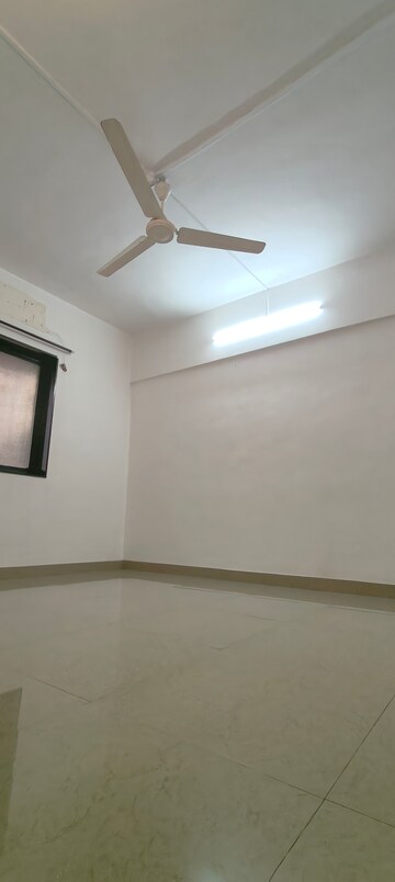 Room in 1 BHK Apartment at Nutan Abhishek, Andheri West – for Rent