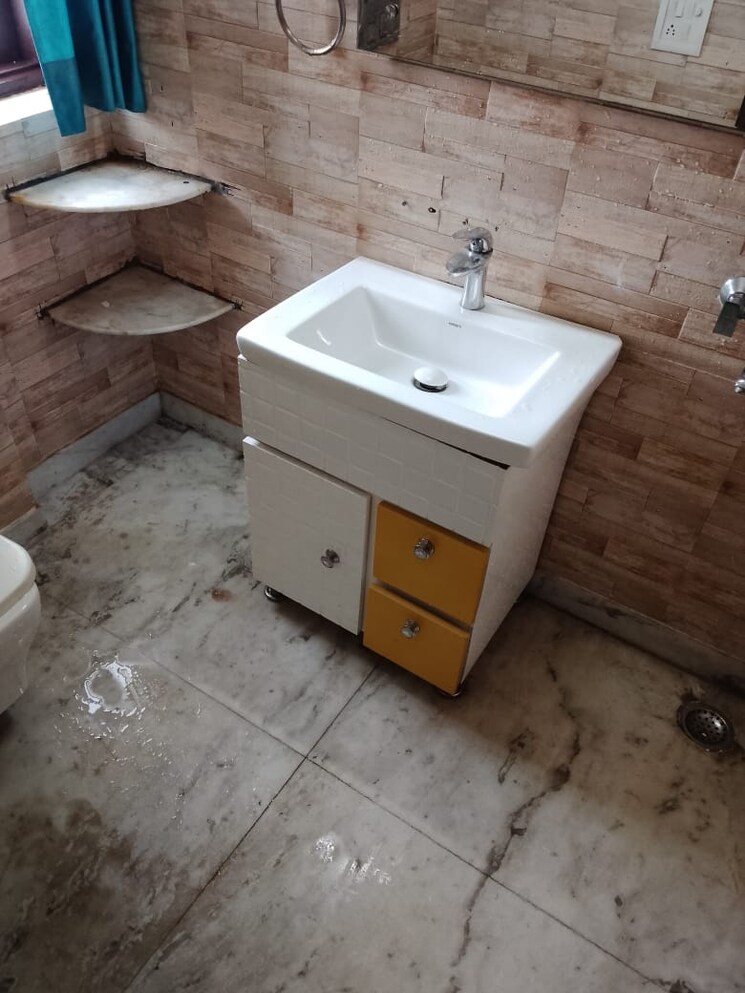 Bathroom, dlf-express-greens 3.5 Bedroom 2200 Sq.Ft. Apartment In Manesar Sector 1a Gurgaon 8698663