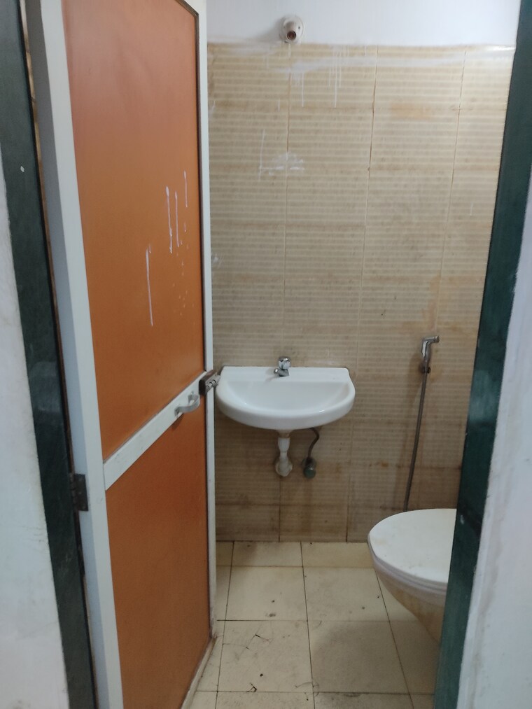 Bathroom, ozone-complex 1 Bedroom 550 Sq.Ft. Apartment In Mira Road Thane 8698666