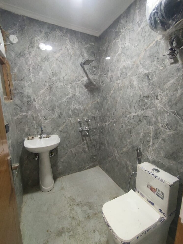 Bathroom, ignou road 1 Bedroom 450 Sq.Ft. Builder Floor In Ignou Road Delhi 8698773