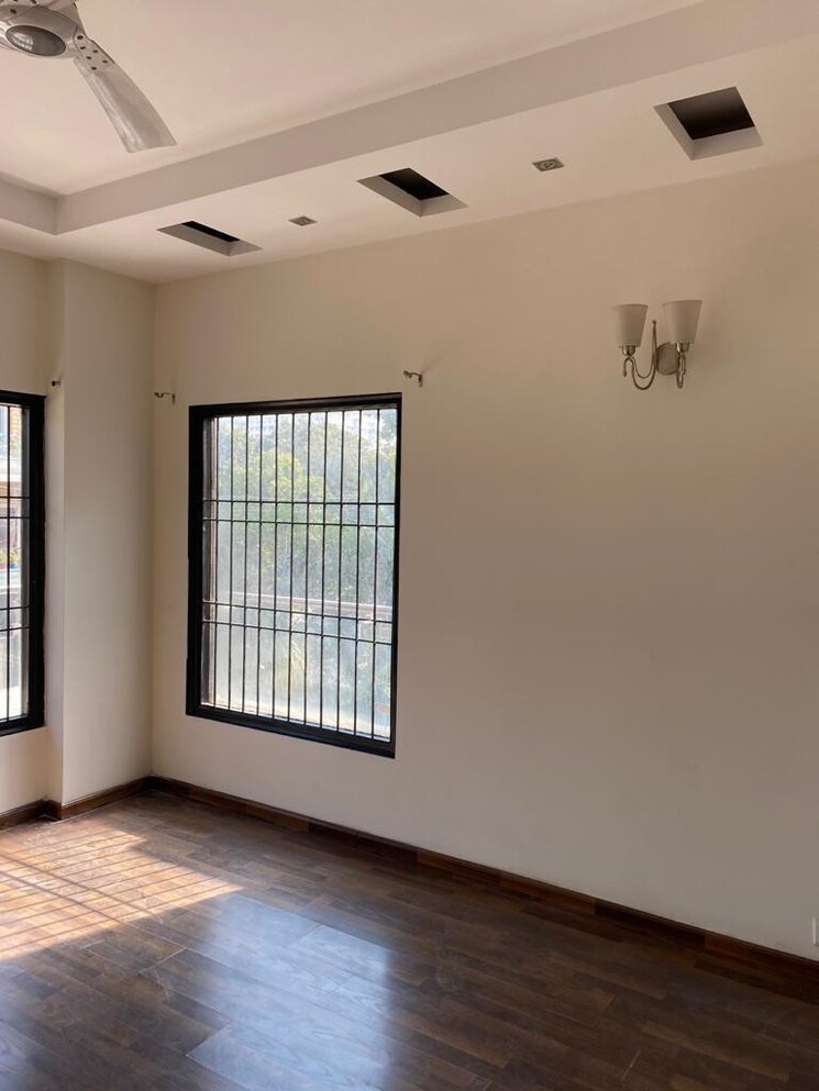 Room, sector 7 2 Bedroom 1466 Sq.Ft. Independent House In Sector 7 Gurgaon 8698765