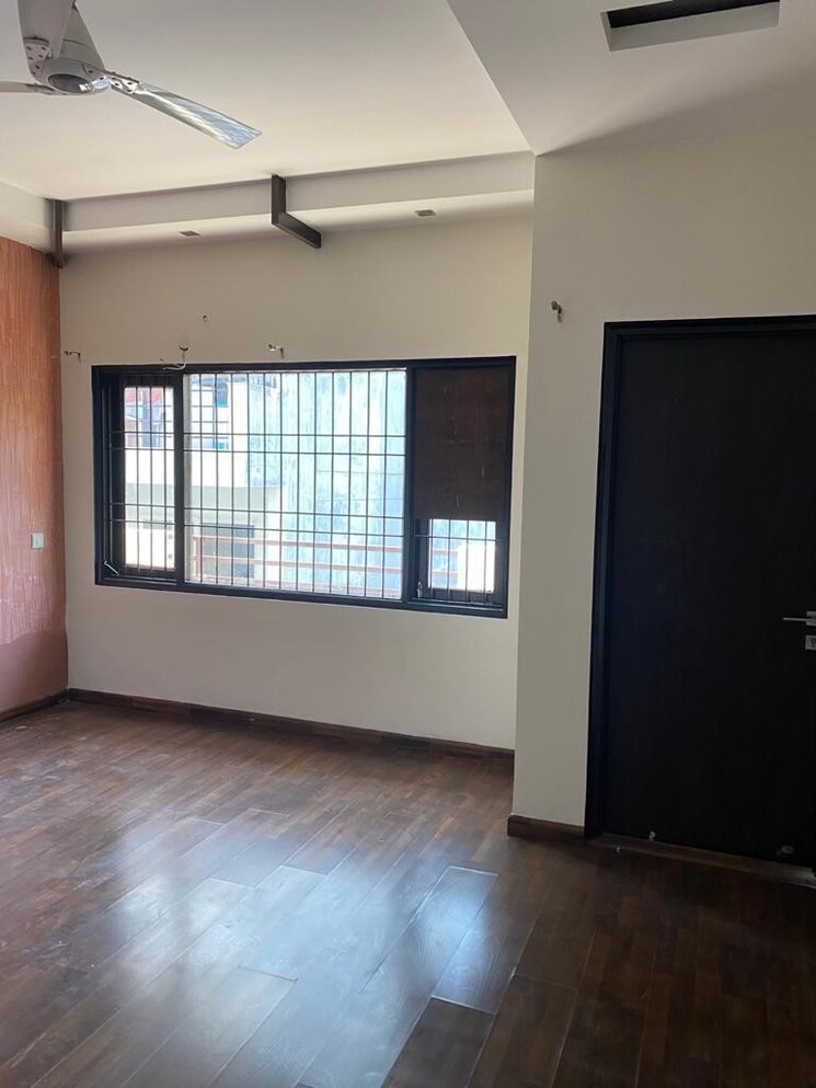 Room, sector 7 2 Bedroom 1466 Sq.Ft. Independent House In Sector 7 Gurgaon 8698765