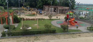 Master Bedroom in 4 BHK Villa at Chinmay Urbanac Garden, Gomti Nagar – for Sale