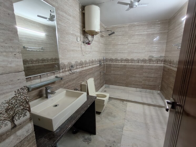 Bathroom, grand-mall 3 Bedroom 2100 Sq.Ft. Builder Floor In Sector 28 Gurgaon 8698911