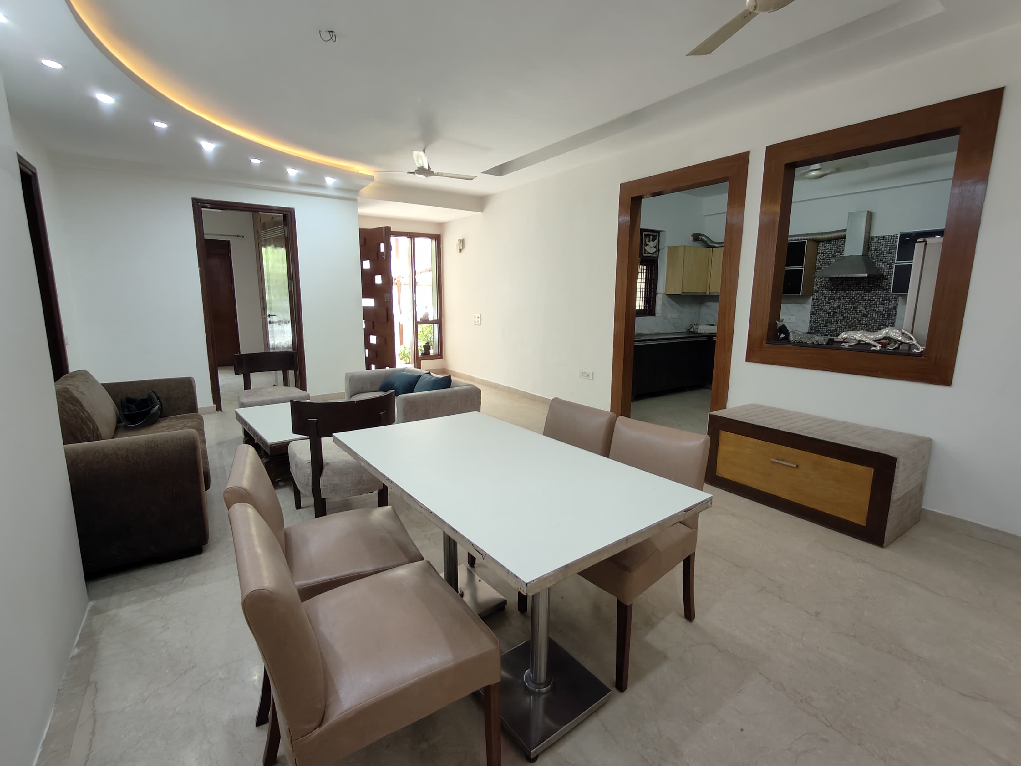 3 BHK 2100 Sq.Ft. Builder Floor in Grand Mall