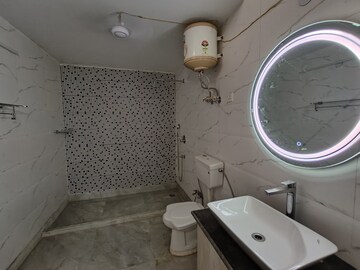 Bathroom in 3 BHK Builder Floor at Grand Mall, Sector 28 – for Rent