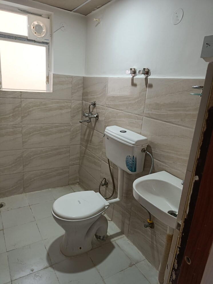 Bathroom, pivotal-paradise 3 Bedroom 1400 Sq.Ft. Apartment In Sector 62 Gurgaon 8698939