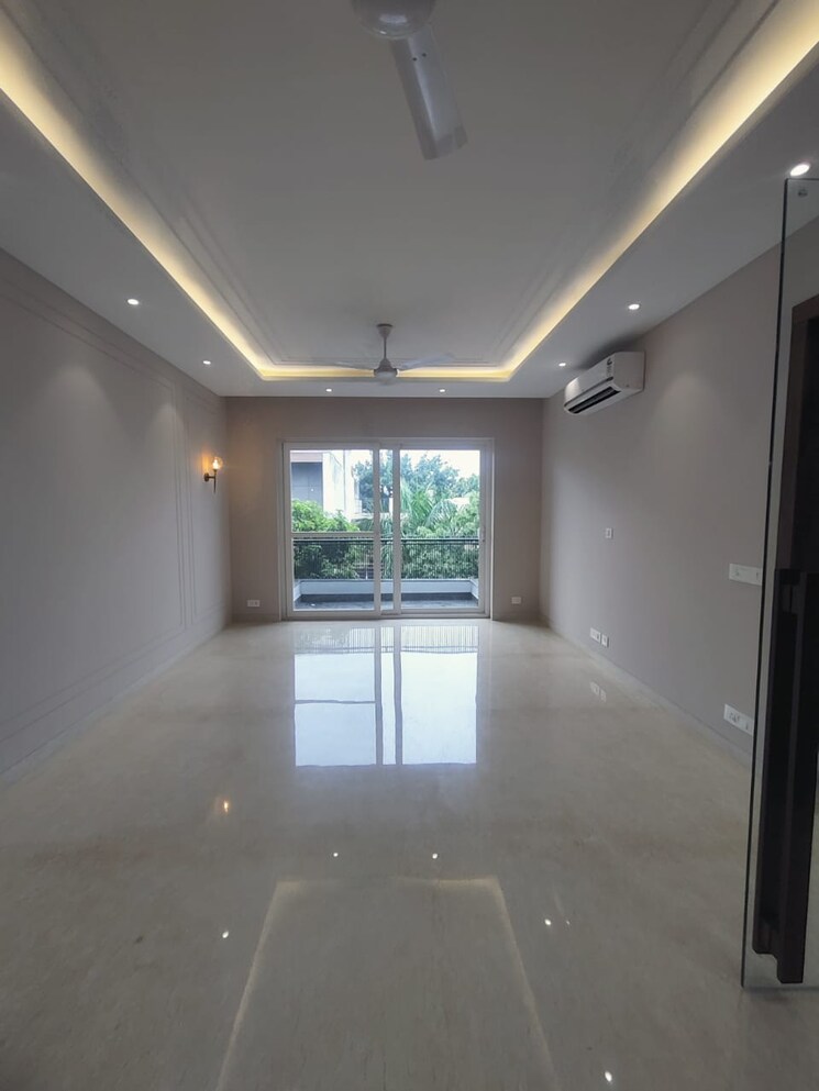 Room, sector 22 dwarka 4 Bedroom 2400 Sq.Ft. Apartment In Sector 22 Dwarka Delhi 8698931