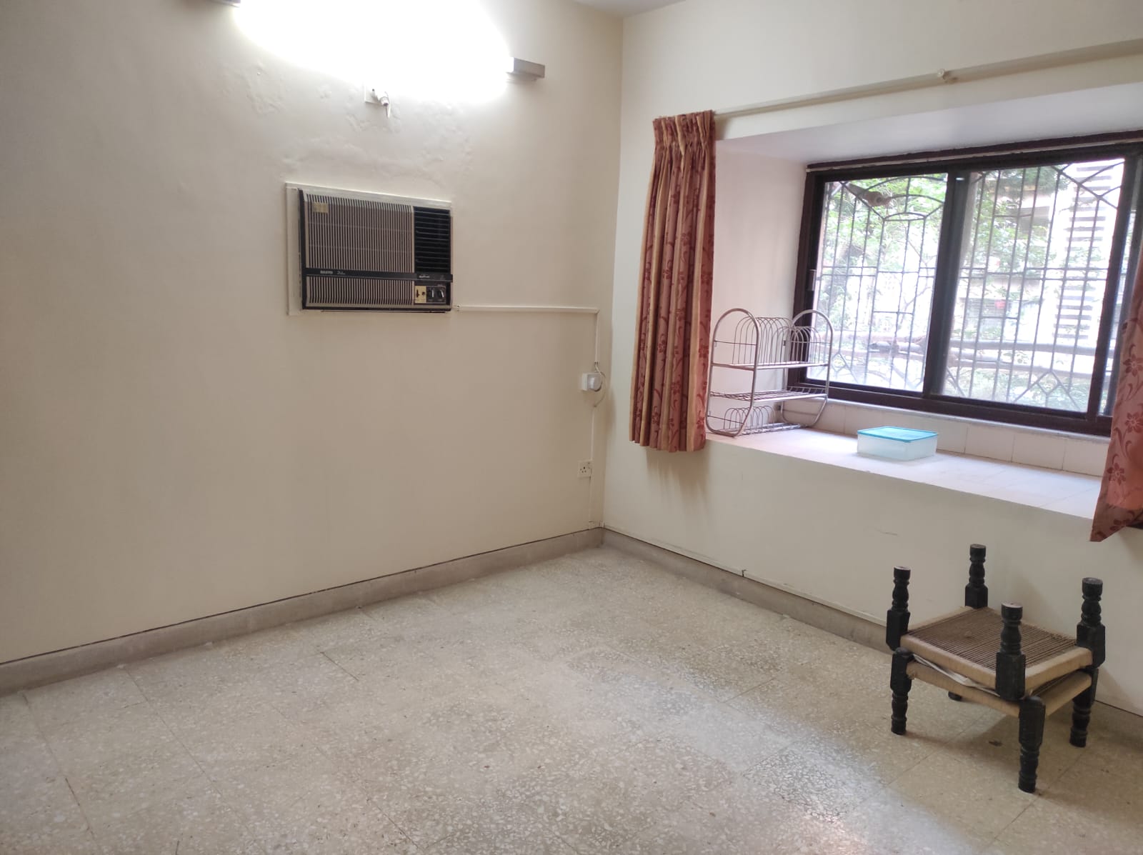 1 BHK Apartment For Rent in Green Meadows Bluilding 2 Chs Ltd